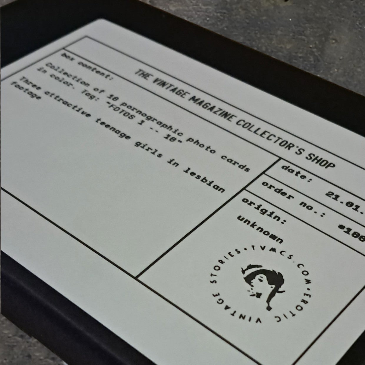 Photo cards in color - lesbian scene