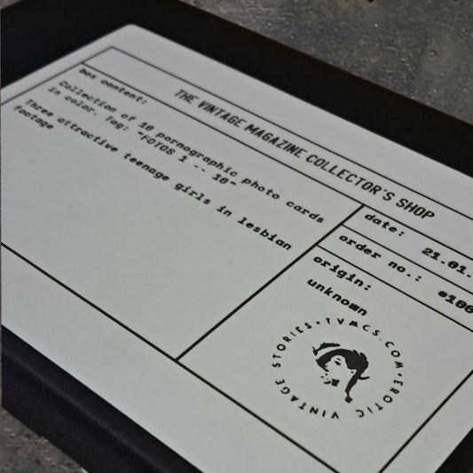 Photo cards in color - lesbian scene