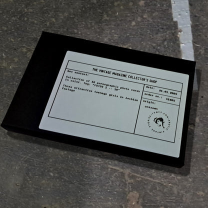 Photo cards in color - lesbian scene